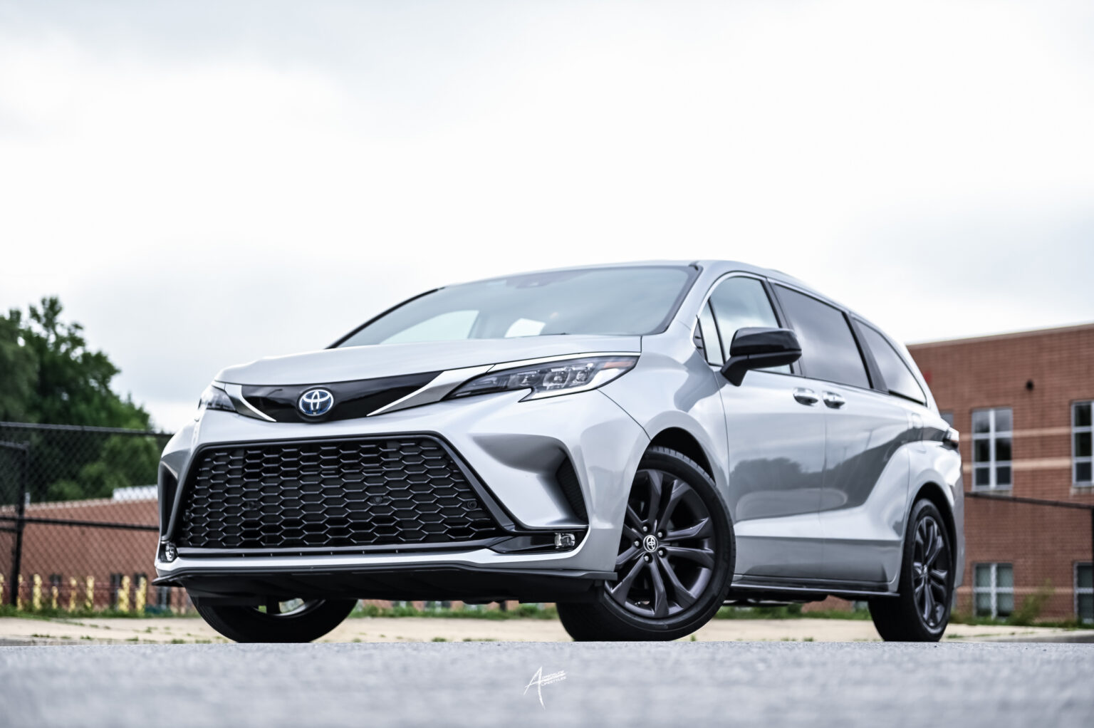 The 2022 Toyota Sienna XSE Is The Sportiest Minivan In The Lot ...